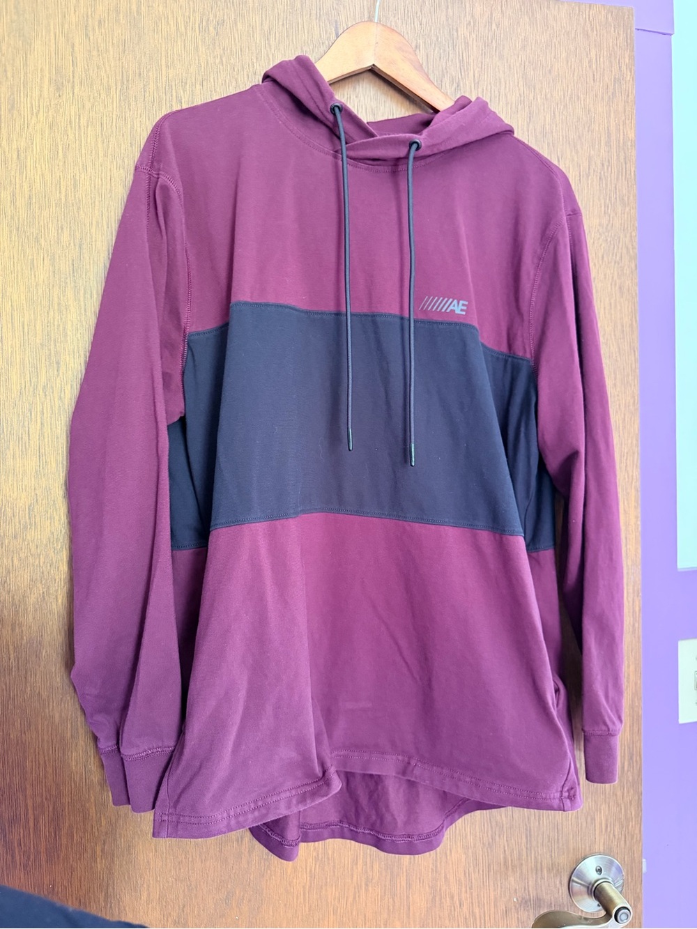 American Eagle Outfitters Men’s Maroon & Black Colorblock Hoodie